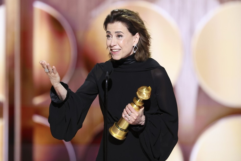 Fernanda Torres vence no Globo de Ouro e traz prêmio inédito ao Brasil